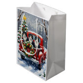 Tuxedo Cat Christmas Red Truck Holiday Medium Cadeauzakje (Achterkant Gekanteld)