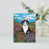 Tuxedo Cat in een bloem veld Briefkaart (Staand voorkant)