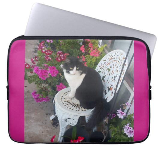 Tuxedo Cat Maroon Dark Pink Cats and Flowers Laptop Sleeve (Voorkant)