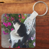 Tuxedo Cat Maroon Dark Pink Cats and Flowers Sleutelhanger (Achterkant)