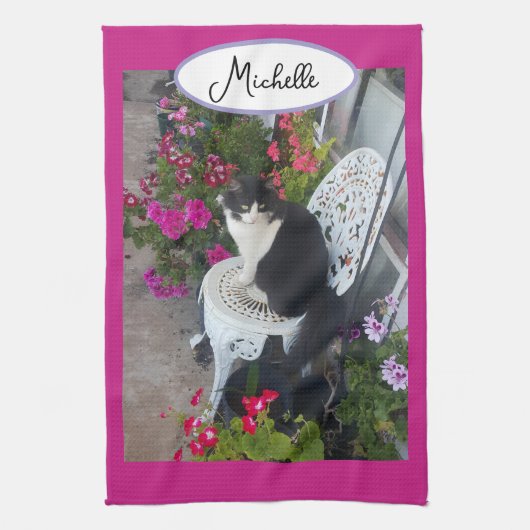 Tuxedo Cat Maroon Dark Pink Cats and Flowers Theedoek (Verticaal)