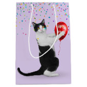 Tuxedo Cat met Confetti en Verjaardagsballon Medium Cadeauzakje (Voorkant)