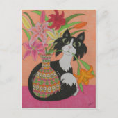 Tuxedo Cat met gelilies Briefkaart (Voorkant)