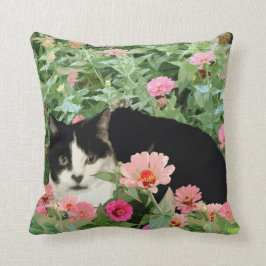 Tuxedo Cat Pillow (Floral) Kussen