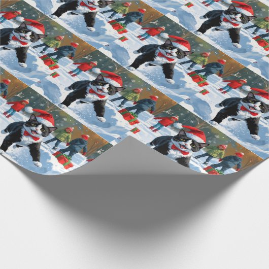 Tuxedo Cat Running in Snow met kerst Pet Cadeaupapier (Hoek)