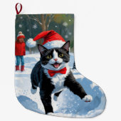 Tuxedo Cat Running in Snow met kerst Pet Grote Kerstsok (Voorkant)