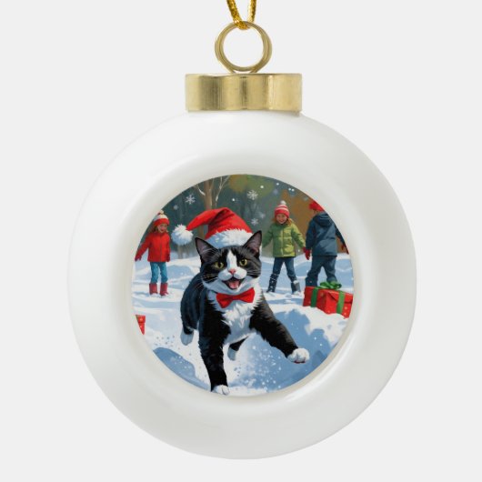 Tuxedo Cat Running in Snow met kerst Pet Keramische Bal Ornament (Voorkant)