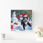 Tuxedo Cat Running in Snow met kerst Pet Vierkante Klok (Huis)