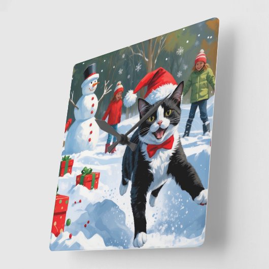 Tuxedo Cat Running in Snow met kerst Pet Vierkante Klok (Hoek)