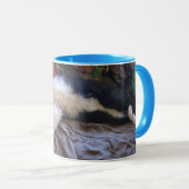 Tuxedo Cat Schattige tijdens een Mexicaanse golf Mok (Voorkant rechts)