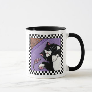 Tuxedo Cat Sleeping nabij Speelgoed muis | Mok voo
