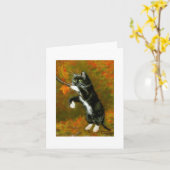 Tuxedo Cat Spelen met Bladeren Note Kaart (Gele Bloem)