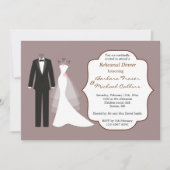 Tuxedo & gown on plum rehearsal Dinner Invitation Kaart (Voorkant)