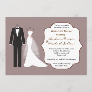 Tuxedo & gown on plum rehearsal Dinner Invitation Kaart
