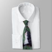 Tuxedo-kat die op sneeuwvlokken kijkt, schildert stropdas (Gebonden)