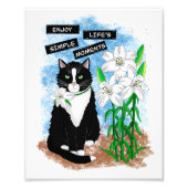 Tuxedo Kat en Lelies | Inspirerend prijsopgave Foto Afdruk (Voorkant)