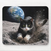 Tuxedo Kat Graaft een Maankrater Muismat (Voorkant)