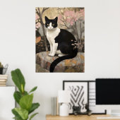 Tuxedo Kat in een Tuin Poster (Thuiskantoor)