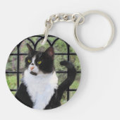 Tuxedo Kat In Venster Schilderen Originele Dierenk Sleutelhanger (Achterkant)