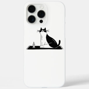 Tuxedo Kat Mediterend Op Mat Bij Kaarslicht iPhone 16 Pro Max Hoesje
