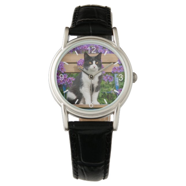Tuxedo-kat op een tuinstoel met bloemen horloge (Voorkant)
