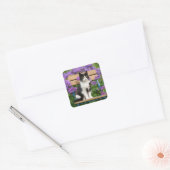 Tuxedo-kat op een tuinstoel met bloemen vierkante sticker (Envelop)