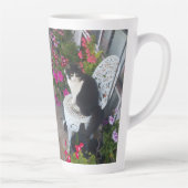 Tuxedo Kat Schattige Bloemen Katten Verjaardag Latte Mok (Rechts)