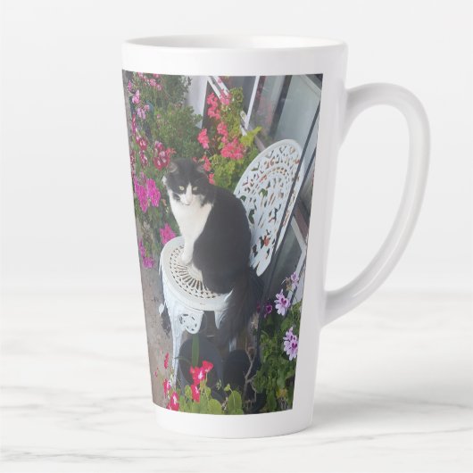 Tuxedo Kat Schattige Bloemen Katten Verjaardag Latte Mok (Rechts)