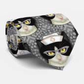 Tuxedo Kat Verpleegster Das (Opgerold)