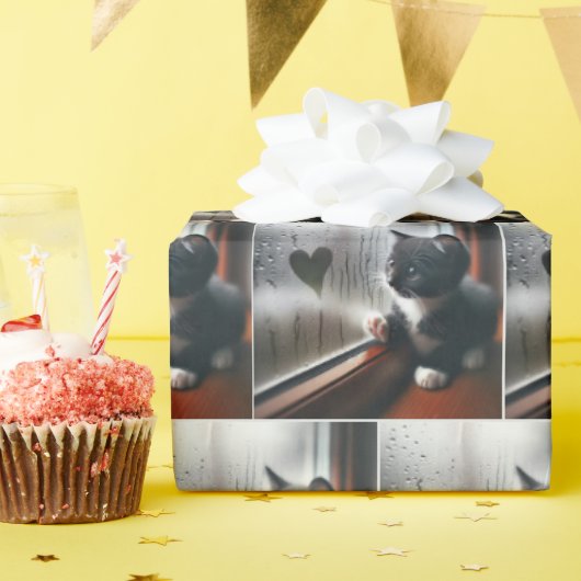 Tuxedo kitten met een raam hart cadeaupapier (Verjaardagsfeest)