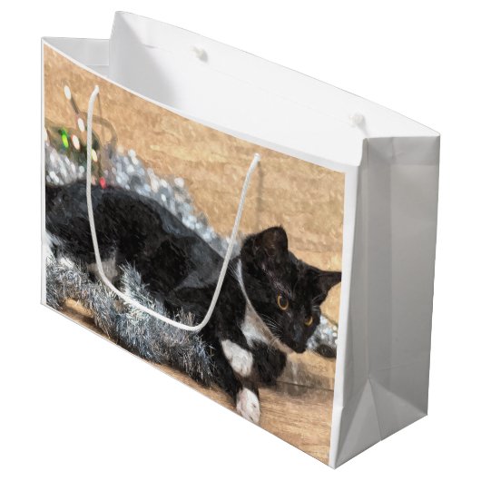 Tuxedo Kitten Tinsel en Lichten Painterly Groot Cadeauzakje (Voorkant Gekanteld)