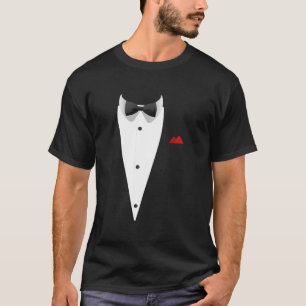 Tuxedo met bowtie voor bruiloft en speciale gelege t-shirt