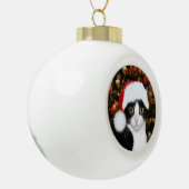 Tuxedo met kerstmis keramische bal ornament (Links)