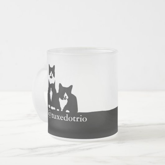 TuxedoTrio Mok met gevriesdroogd glas (Voorkant links)