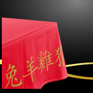 Twaalf Chinese Zodiac Symbolen in Goud op Rood Tafelkleed