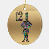 Twaalf drummers die met kerstmis goud dromen keramisch ornament (Links)