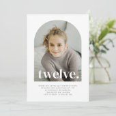 Twaalf gebogen foto verjaardag kaart (Staand voorkant)