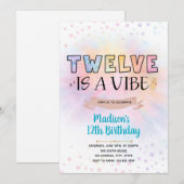 Twaalf is een vibe uitnodiging voor de verjaardag (Voorkant / Achterkant)