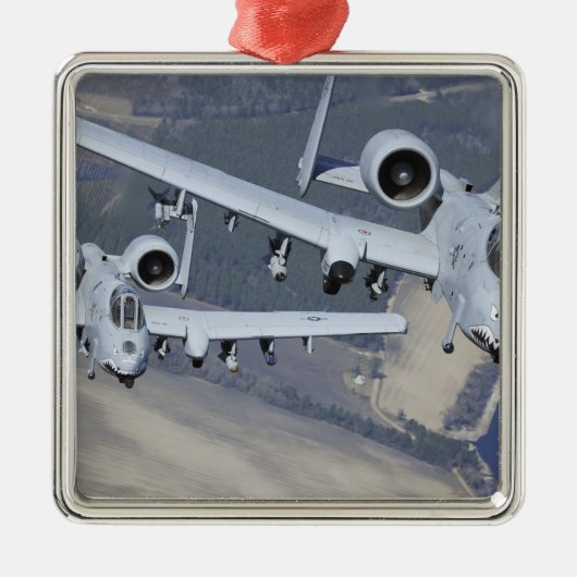 Twee A-10C Thunderbolt II-vliegtuig vliegen in for Metalen Ornament (Voorkant)