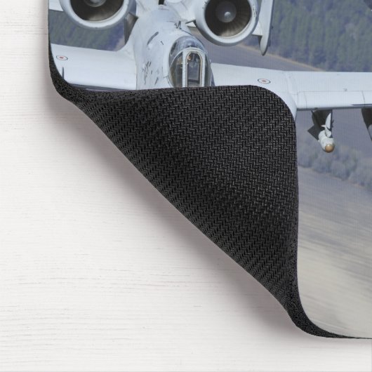 Twee A-10C Thunderbolt II-vliegtuig vliegen in for Muismat (Hoek)