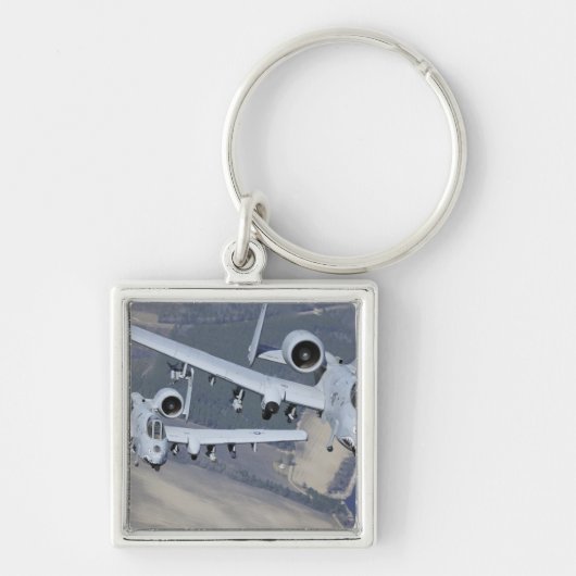 Twee A-10C Thunderbolt II-vliegtuig vliegen in for Sleutelhanger (Voorkant)