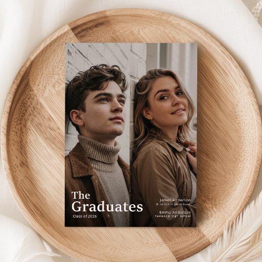 Twee afgestudeerde foto diploma uitnodiging