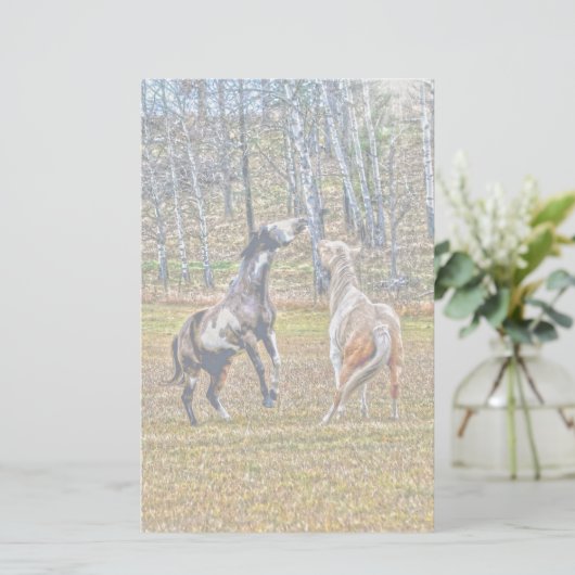 Twee afspeelbare pinto-verf-paarden ontwerpen voor briefpapier (Staand voorkant)