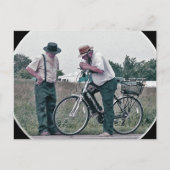 Twee Amishmen die Briefkaart overwegen (Voorkant)