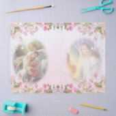 Twee Angels met Vloeiende Grens op Roze Decoupage Tissuepapier (Craft)