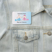 Twee baby's die zich dagelijks in de kinderschoene naamplaatje (In situ)