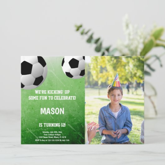 Twee Ballen Voetbal Verjaardag Uitnodiging met Fot (Staand voorkant)