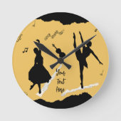 Twee balletdansers en muziek op gouden beige kleur ronde klok (Voorkant)