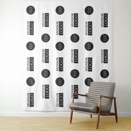 Twee bedrijfssponsorlogo's Stap en Herhaal Aangepa Wandkleed (In situ)