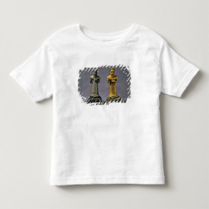 twee beeldjes mannen met een aanbod van geiten, kinder shirts